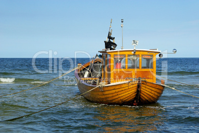 Fischkutter am Strand - fishing cutter on the beach 22