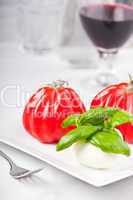 Tomaten, Mozzarella und Basilikum - Insalada Caprese