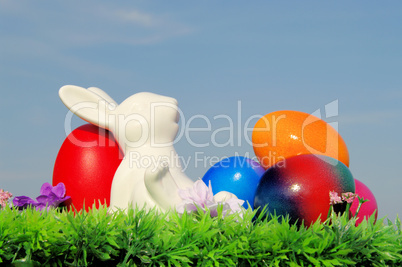 Ostereier auf Blumenwiese mit Himmel - easter eggs on flower meadow and sky 06