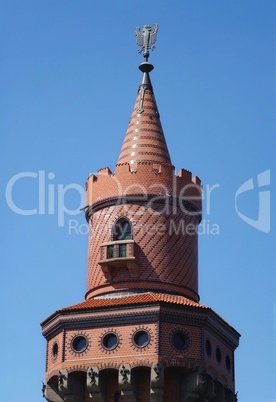 Turm mit Bundesadler auf der Oberbaumbrücke