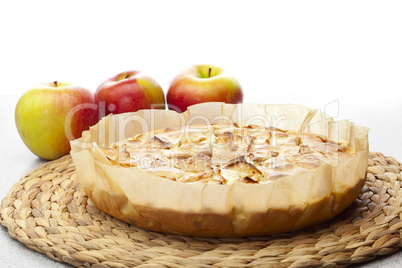 apple pie and apple on a wicker mat