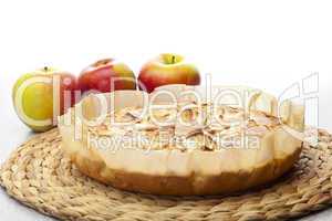 apple pie and apple on a wicker mat