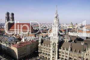 Münchner Rathaus mit Frauenkirche