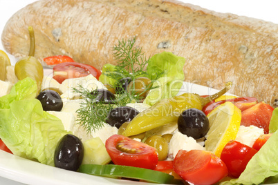 Griechischer Salat mit Brot