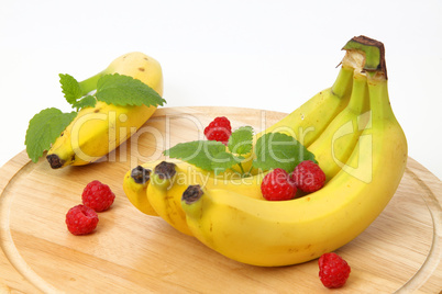 Bananen und Himbeeren