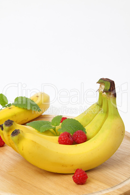 Bananen und Himbeeren