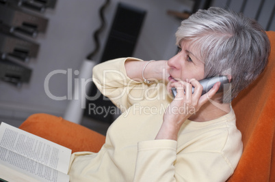 telefonierende Frau