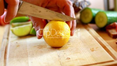 Slicing lemon