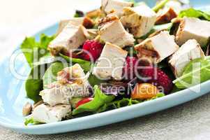 Green salad with grilled chicken
