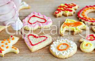 Decorating cookies