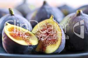 Plate of sliced figs