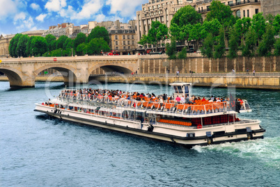 Boat tour on Seine