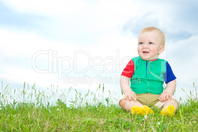liitle baby sit on grass