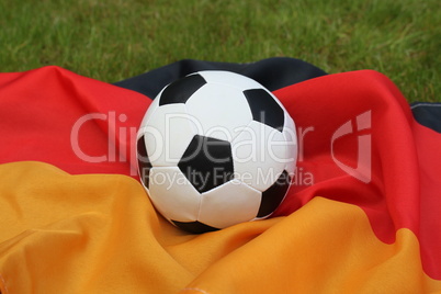 Deutschlandflagge mit Fussball