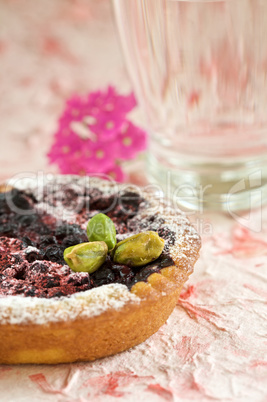 Small tartelette with prunes and pistachio nuts