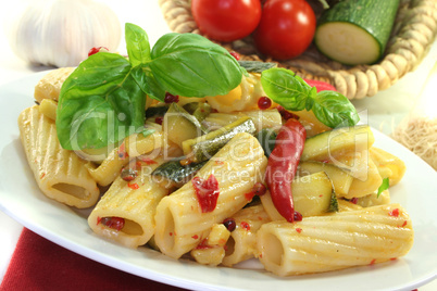 Tortiglione mit feurigen Chili und Zuccini