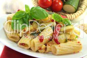 Tortiglione mit feurigen Chili und Zuccini