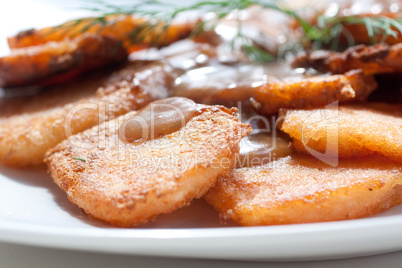 Gebratene Kloßscheiben mit Biersoße