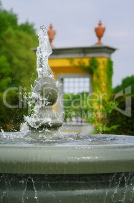 Springbrunnen Wasserspiel in Parkanlage
