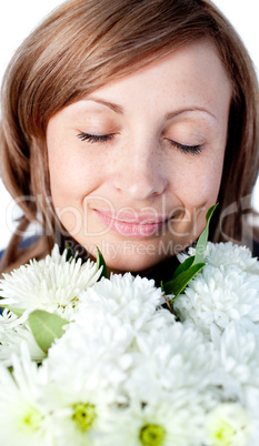 Portrait of a smiling woman holding a bunch of flowers