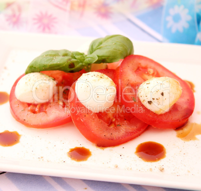 tomate mit mozzarella (Y.Bogdanski)