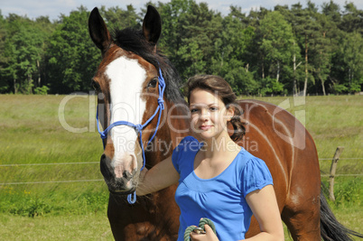 Jugendliche mit Pferd