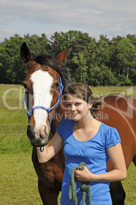 Jugendliche mit Pferd