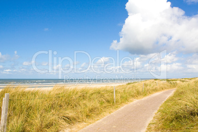 Idyllischer Tag an der Nordsee im Sommer