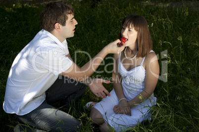 Woman and man posing in the middle of nature