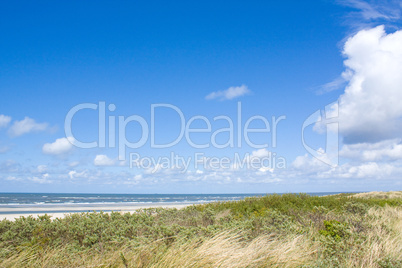 Idyllischer Tag an der Nordsee im Sommer Idyllischer Tag an der Nordsee im Sommer