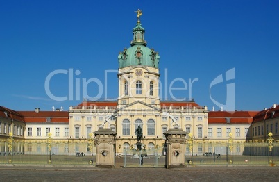 Schloss Charlottenburg unter blauen Himmel