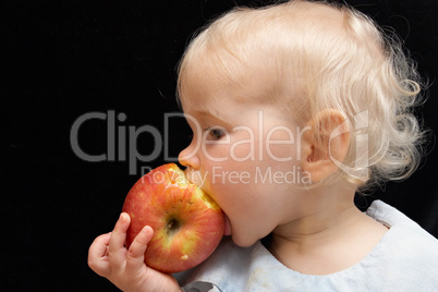 girl bitting apple