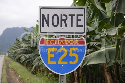 Straßenschild in Ecuador