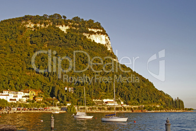 Garda, Blick von der Uferpromenade am Gardasee