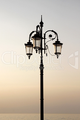 Laterne an der Uferpromenade von Lazise, Gardasee