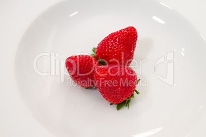 Erdbeeren auf Porzellan