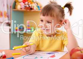 Little girl draw with felt-tip pen
