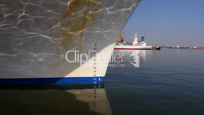 A cargo ship (Full HD)