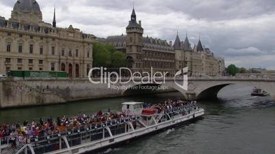 Bank of the Seine and and Bateau Mouche