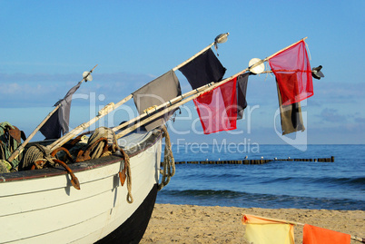 Fischkutter am Strand - fishing cutter on the beach 18