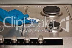 Cleaning a gas stove