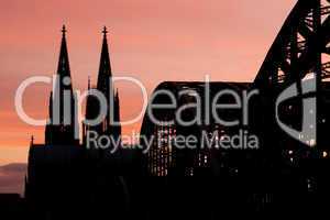 Kölner Dom im Sonnenuntergang