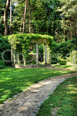 Grabmahl auf dem Friedhof HDR