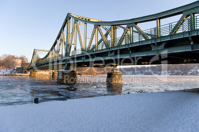 Glienicker Brücke im Winter