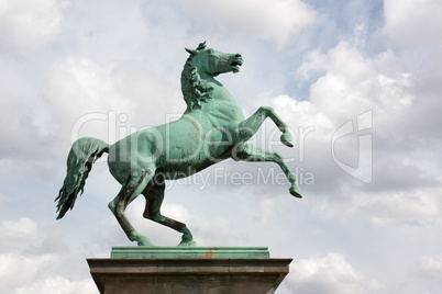 Bronzestatue eines Pferdes (Sachsenross) in Hannover