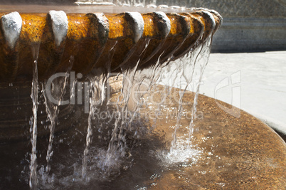 Hot water fountain