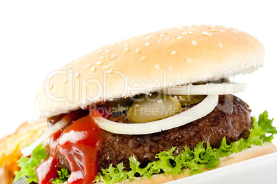 Hamburger mit Kartoffelecken