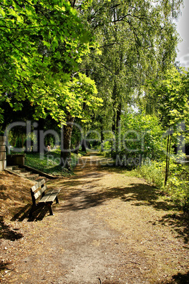 Weg am Kanal mit Parkbank HDR