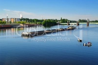 Schlepper und Angler auf Havel Berlin