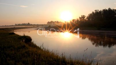 Sonnenuntergang am Fluss